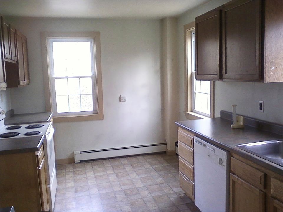 2nd image of 83 Laurel St