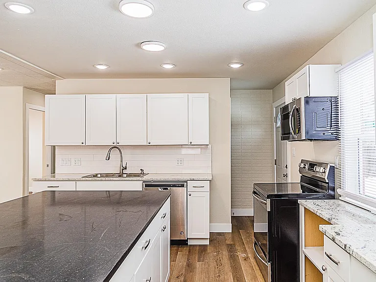 608 Creighton St — Photo 4