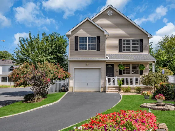 4 Wood Ave, Port Monmouth, NJ 07758