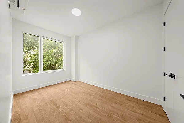 Bedroom, photo 1