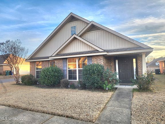 3rd image of 2931 N Hartland Dr