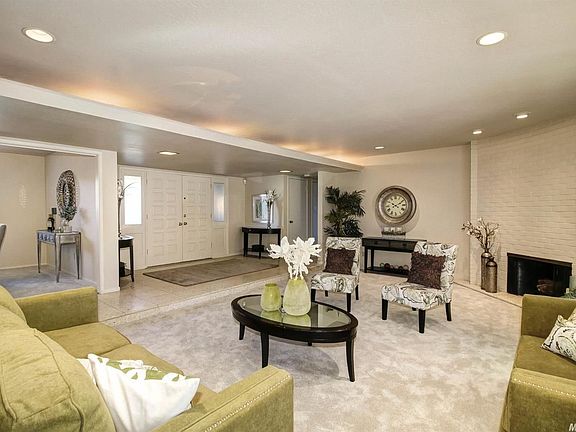 4th image of 461 Gaylord Ct