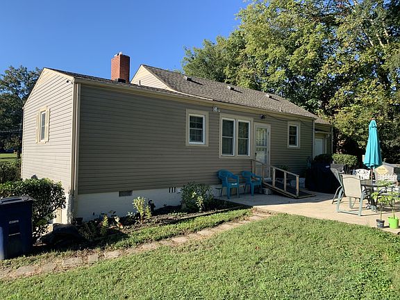 3rd image of 305 Hickory Dr