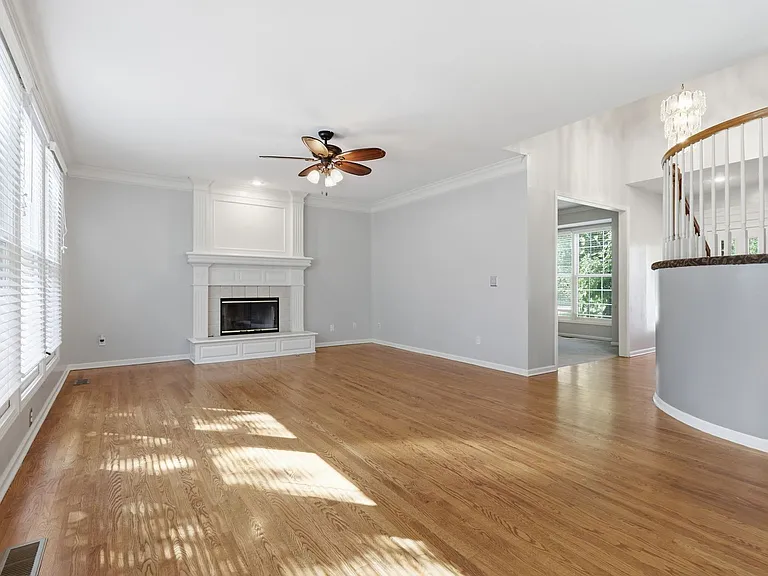 14117 Parkhill Ln — Photo 10