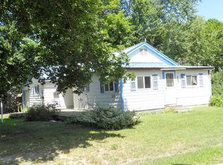 18 Elm St, Newport, ME 04953