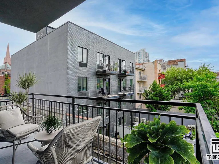 64 Stagg St #2L — Photo 1