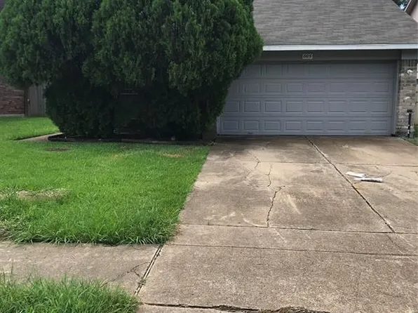 8615 Vinkins Rd, Houston, TX 77071
