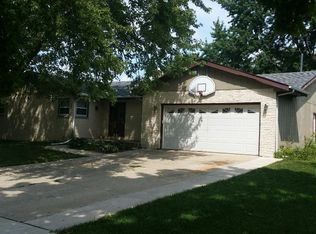 1035 Parkview Dr, Rochelle, IL 61068