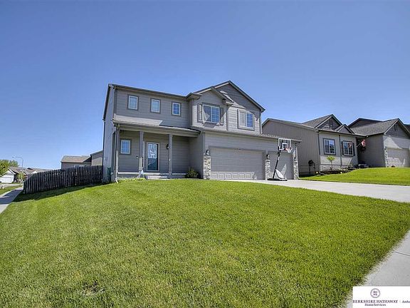 2nd image of 16430 Lilac St