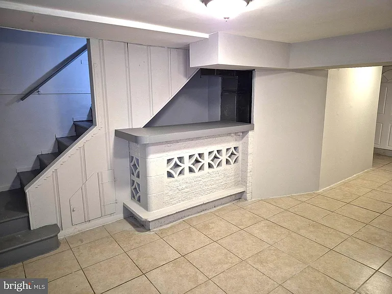 929 E 41st St — Photo 12