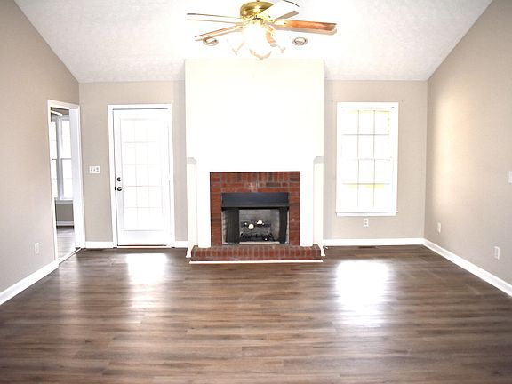 3rd image of 52 Bradford St