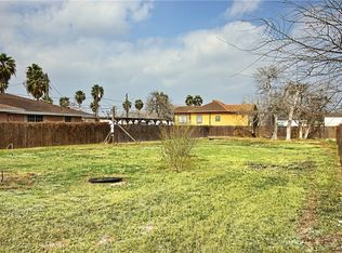 822 W Sinton St, Sinton, TX 78387