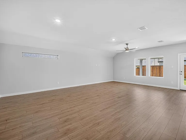 709 Summerberry Dr — Photo 7