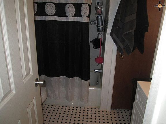 5th image of 1406 E Silver Dr