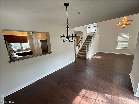 5th image of 200 Fox Hollow Dr APT 300