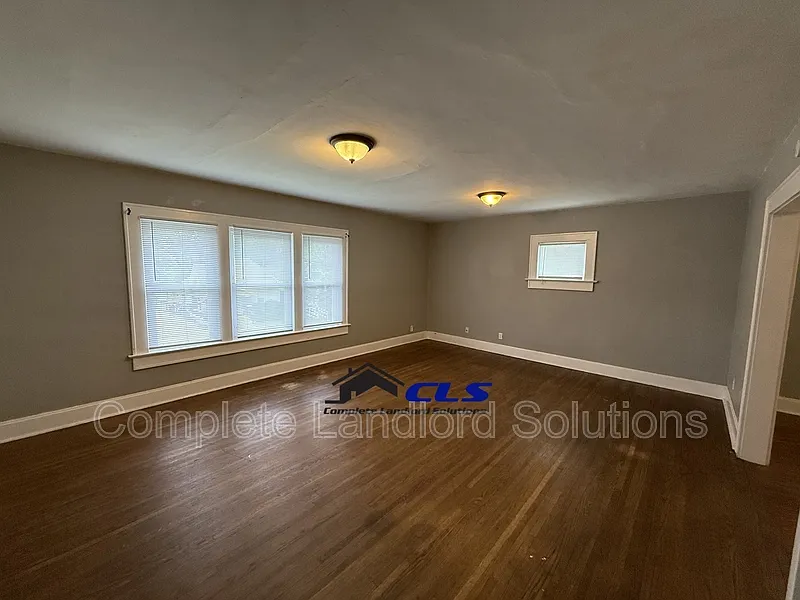 2 bed, 1.0 bath, $825 — Photo 2