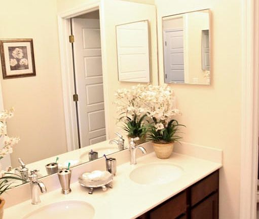 Upstairs Full Bath