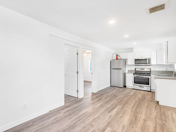 2nd image of 8910 S Avalon Blvd #1/2
