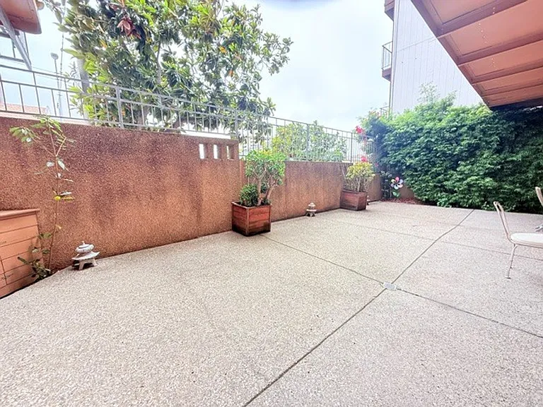 1660 Sutter St — Photo 6