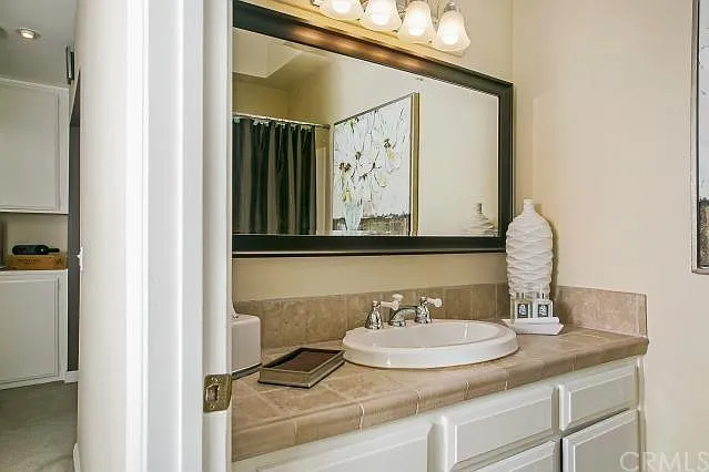 22592 Marylhurst Ct — Photo 3