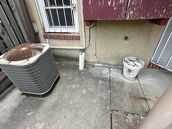 4th image of 910 N Fulton Ave #A