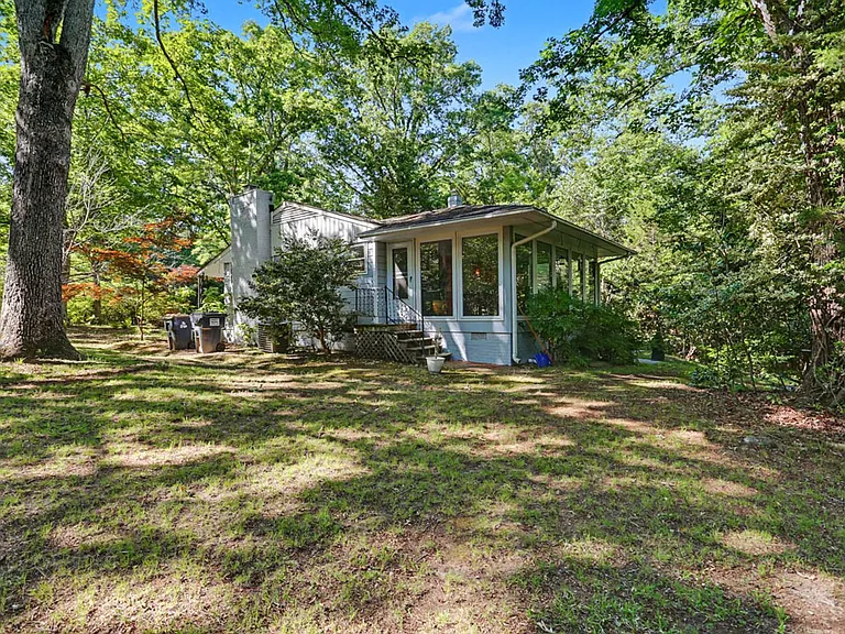 112 Holly Rd — Photo 13