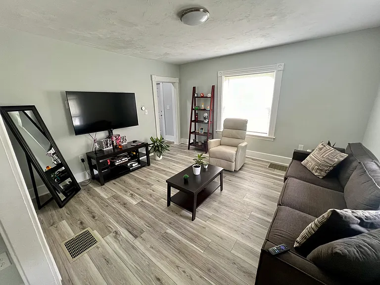 203 Hall St — Photo 7