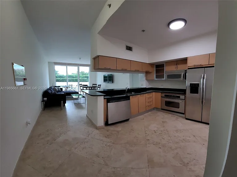 31 SE 5th St #1110 — Photo 8
