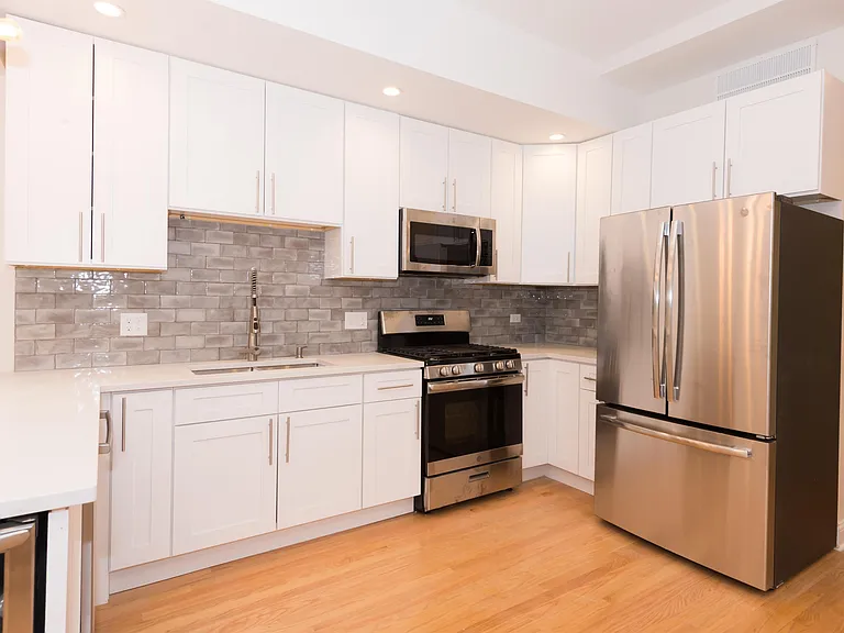 846 N Hermitage Ave — Photo 3