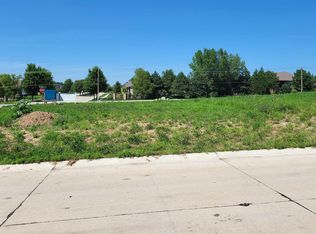 9320-9334 Merryvale Dr, Lincoln, NE 68526