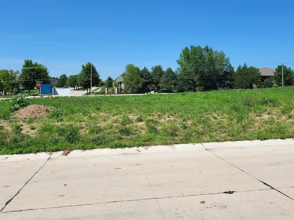 9320-9334 Merryvale Dr, Lincoln, NE 68526