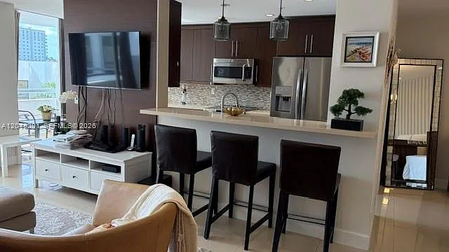 3 bed, 1600 sqft, $4,250 — Photo 2