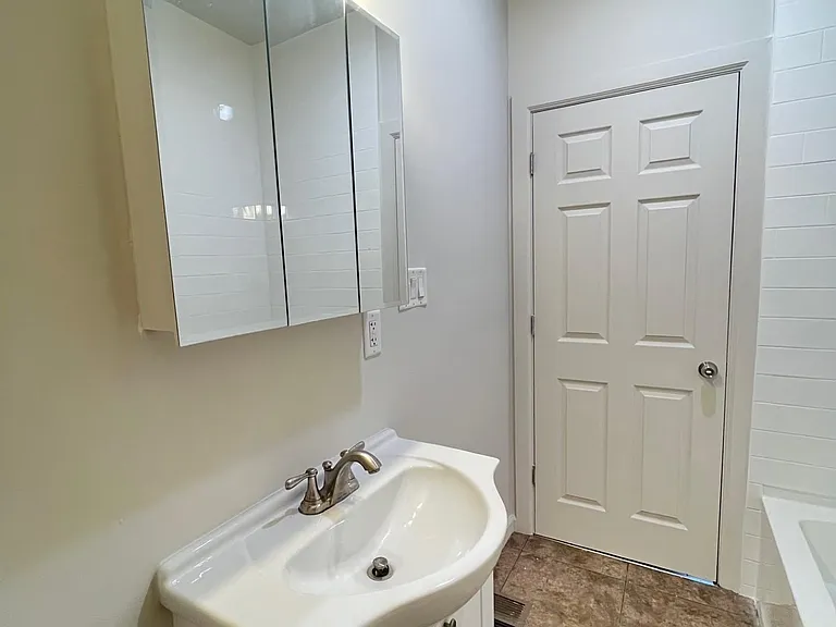 311 Stratford Ave #6 — Photo 3