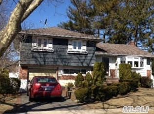 15 Pauline Dr, Farmingdale, NY 11735