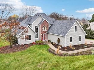 1490 Turnberry Cir, Oconomowoc, WI 53066