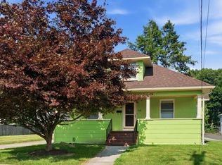 16 Hartford St, South Hadley, MA 01075