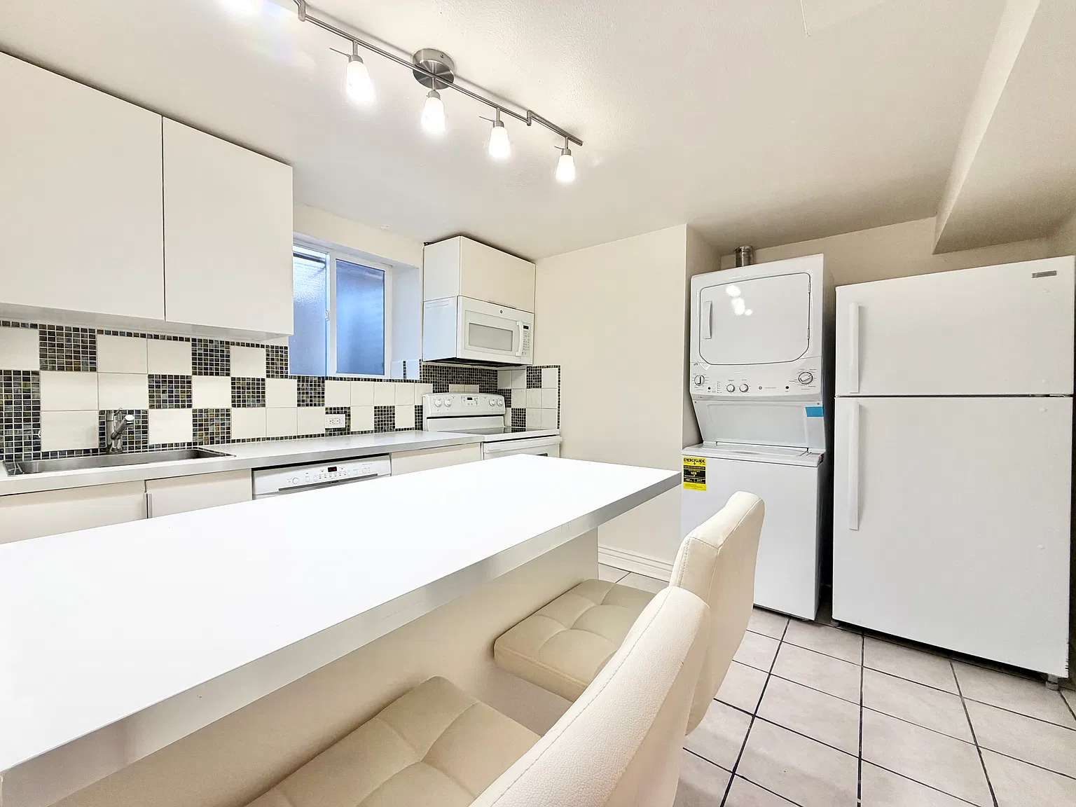 2 bed, 750 sqft, $1,700 — Photo 3
