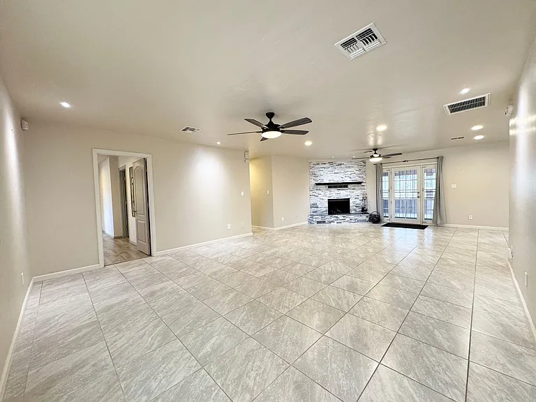 1327 S Yucca Dr — Photo 6