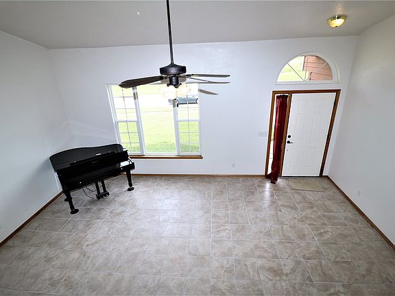4th image of 1048 Sandusky Dr