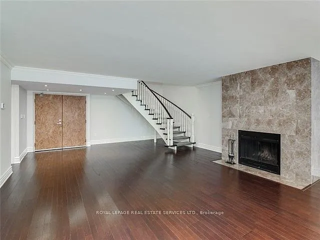 71 Charles St E #Penthouse 1605 — Photo 2