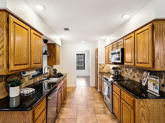 3rd image of 6619 Saddle Ridge Rd