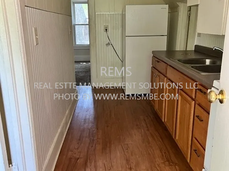 627 N Park St — Photo 2