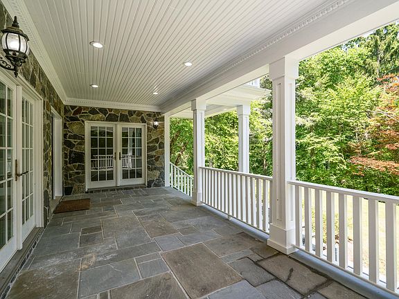 4th image of 36 Little Town Ln