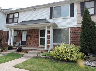 39774 Manor Dr, Harrison Township, MI 48045