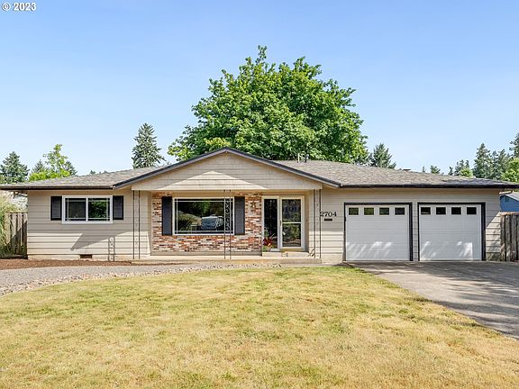 3rd image of 2704 SE Golden Rod Ct
