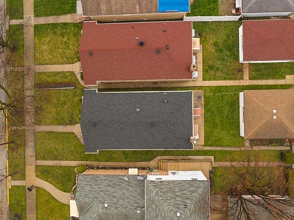 4th image of 3318 S 61st Ct