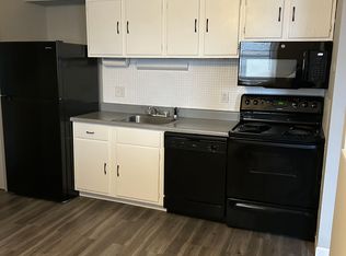 1001 Parkcrest Dr, Saint Charles, MO 63301