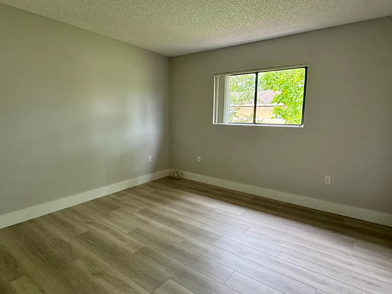 9473 Palm Cir N — Photo 8