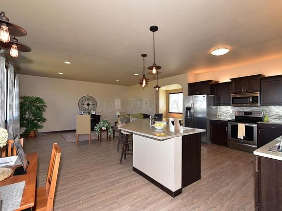 5th image of 636 38th Ave E