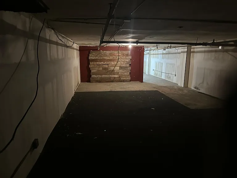 113 W 8th St — Photo 15